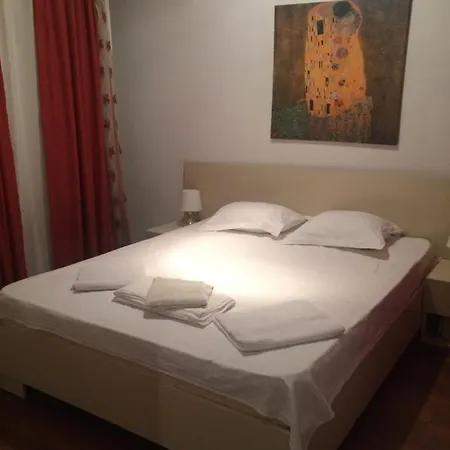 Diamond Mamaia